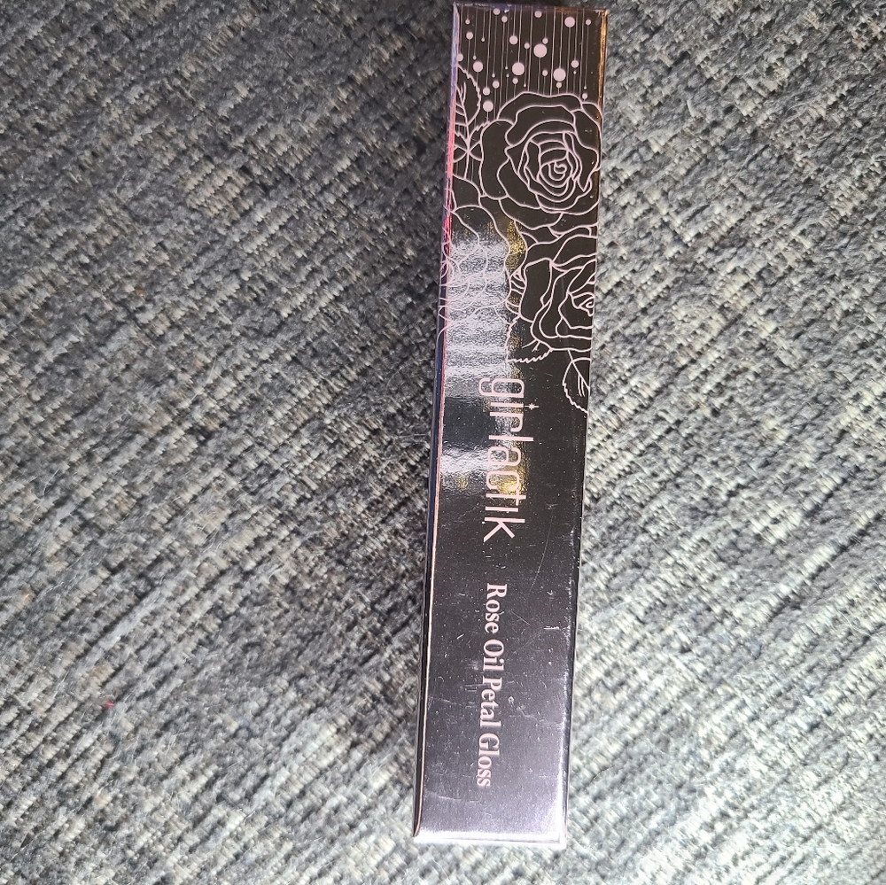 Girlactick rose oil petal gloss